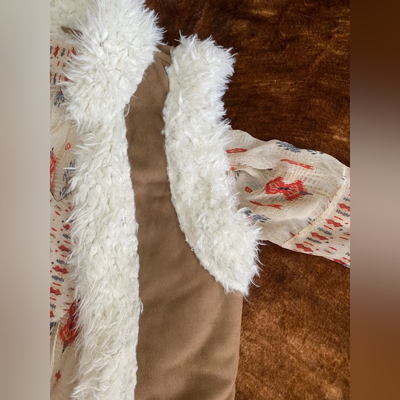 Old Navy Faux Suede Sherpa Vest - Picture 8 of 12